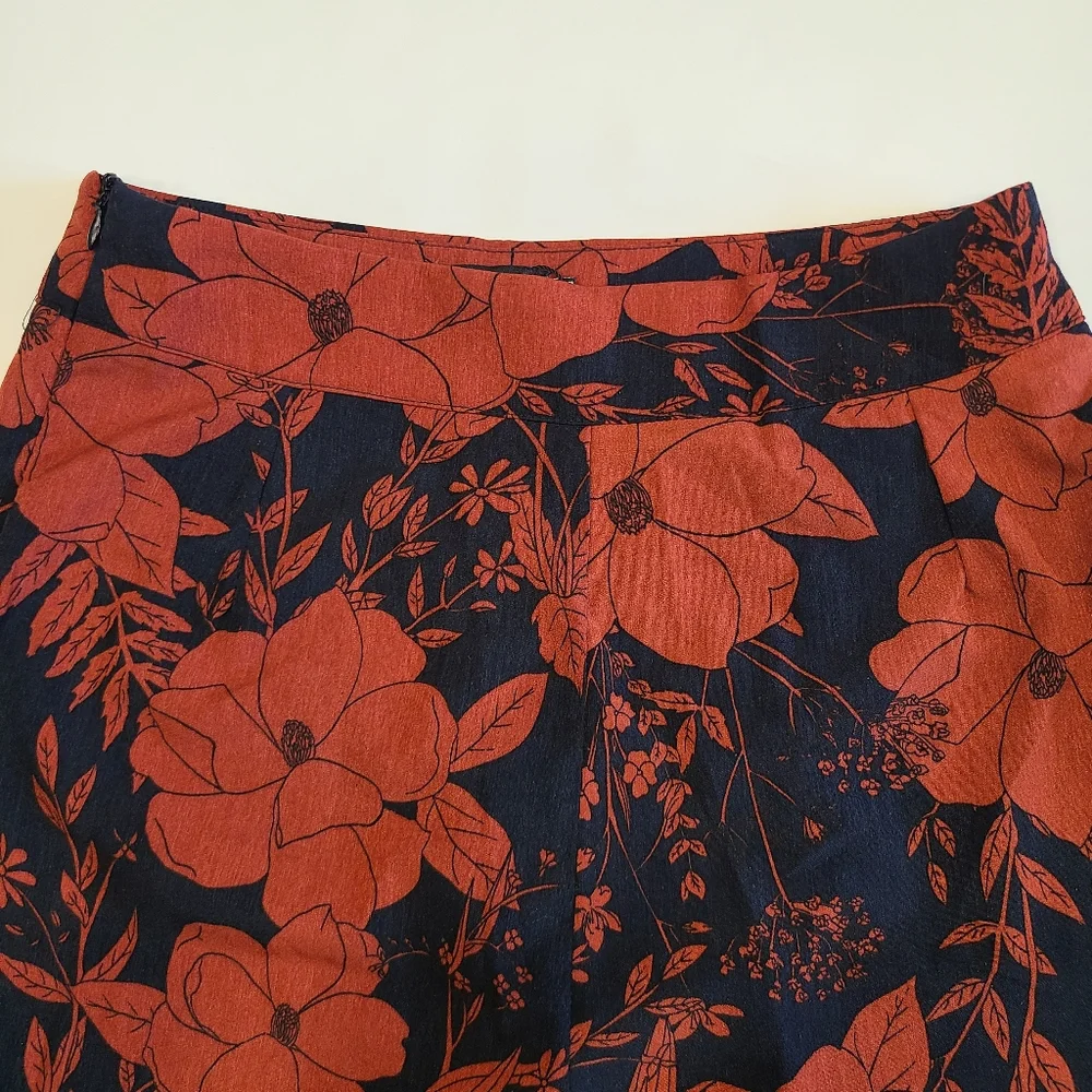 PrettyLittleThing Navy Rust Red Tropical Floral Print Flared Wide Leg Pants 4 - Picture 5 of 13